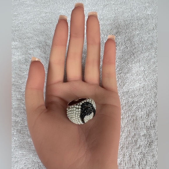 Vintage Statement Pearl & Black Rhinestone Ring - Size 7 - Picture 6 of 17